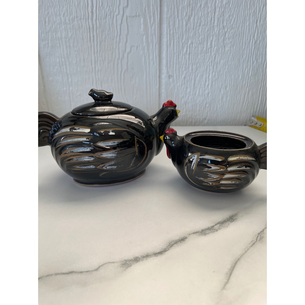 Vintage Black Ceramic Chicken, The smaller chicken does not have the lid